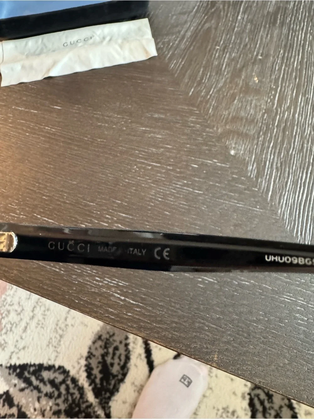 Gucci Black Sunglasses with Star detail on side - with Light Blue Case Interior - Picture 5 of 9